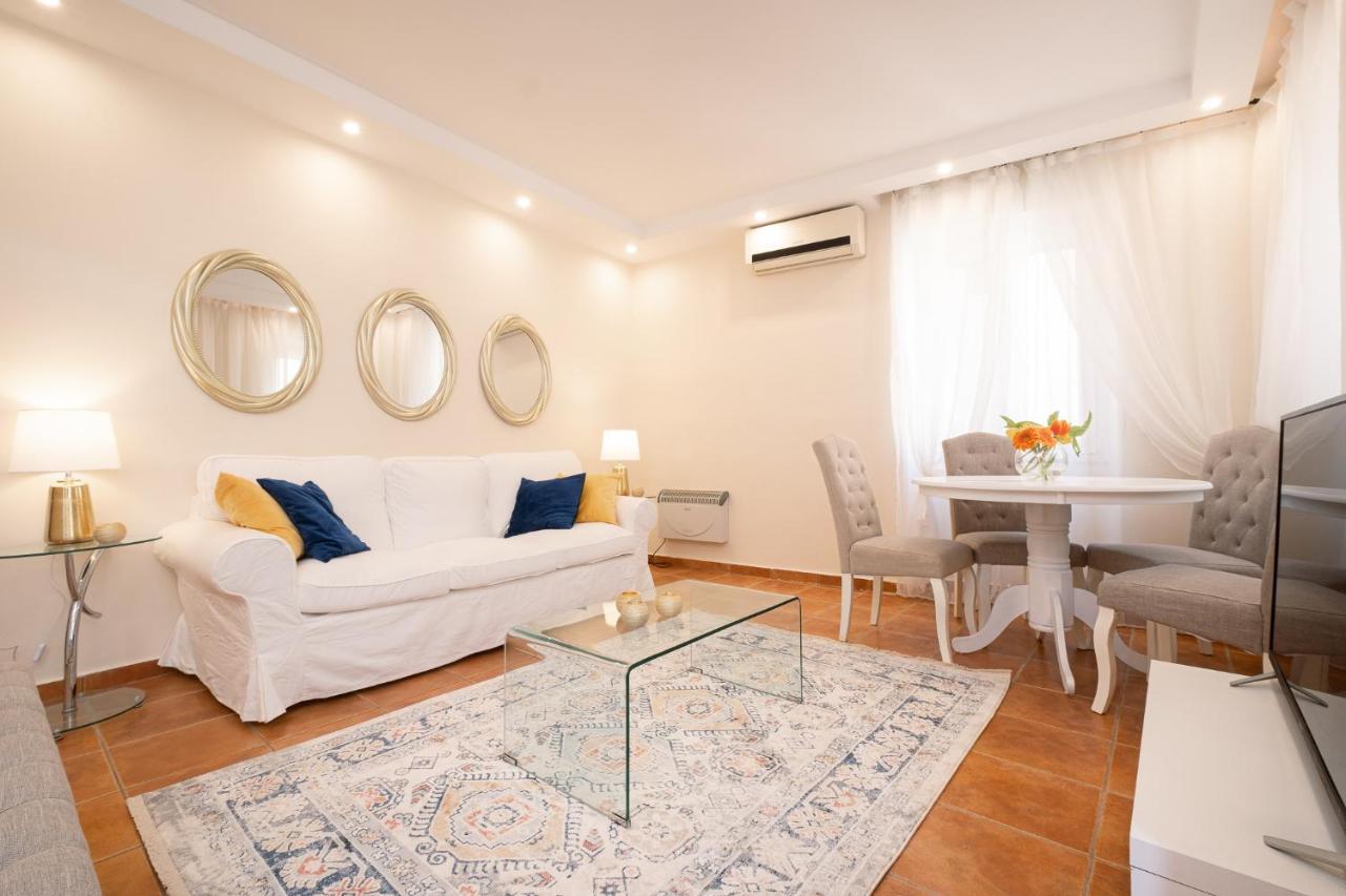 Old Town Gem - Elegant Guilford Apartment Corfu  Buitenkant foto