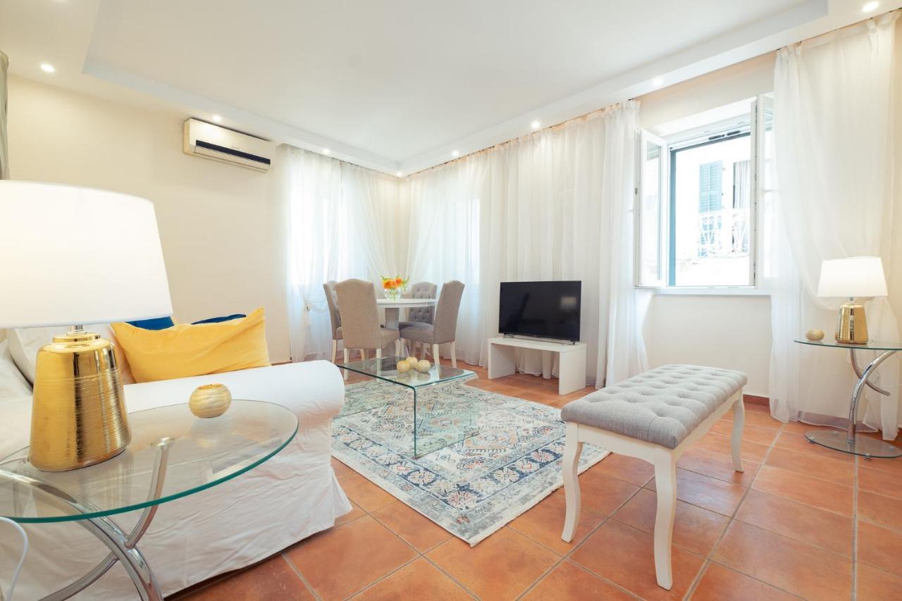 Old Town Gem - Elegant Guilford Apartment Corfu  Buitenkant foto